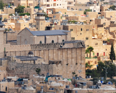 الأزمة الإنسانية في الخليل: مواجهة التحديات وسط تصاعد العدوان على فلسطين