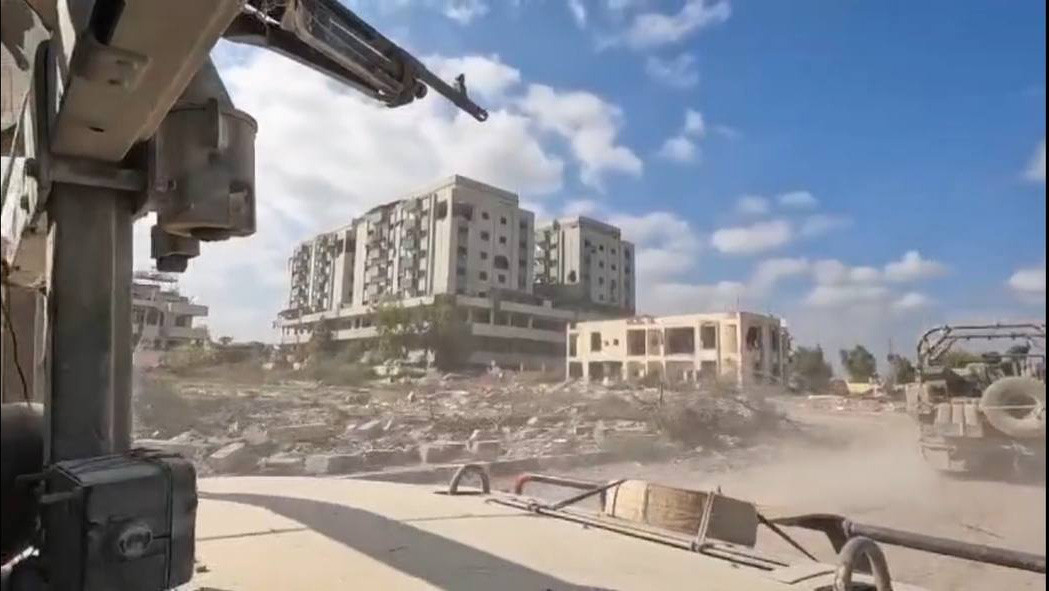 إمعان في القتل والتدمير: اغتيال رئيس بلدية الزهراء وتدمير المدينة